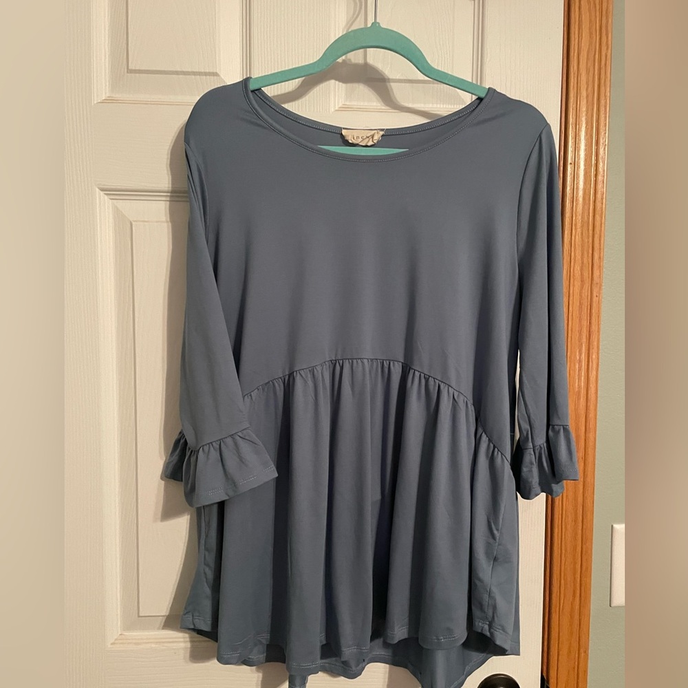 Blue flutter sleeve blouse 1X